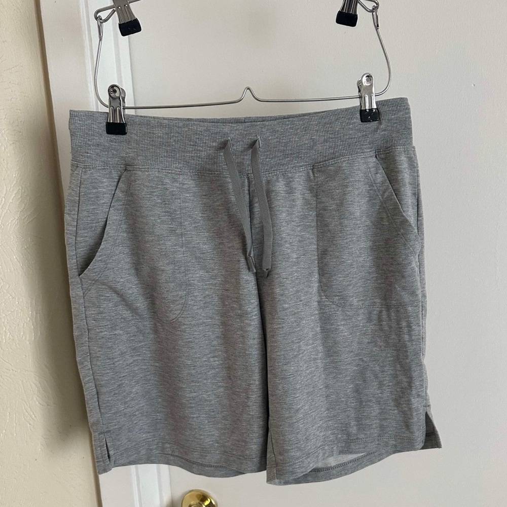 Athletic Works Women’s Bermuda Shorts Medium
